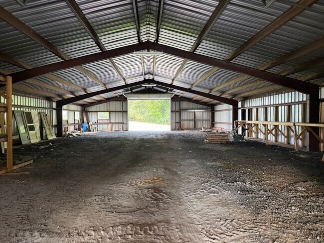 Building Photo - 1695 Louser Rd
