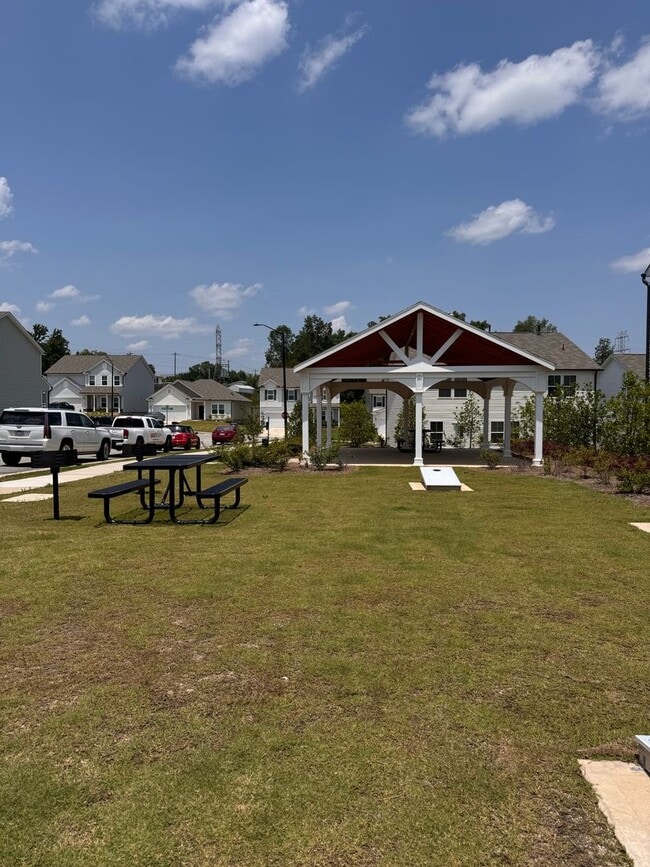 Building Photo - 3BR 2.5BA Townhome