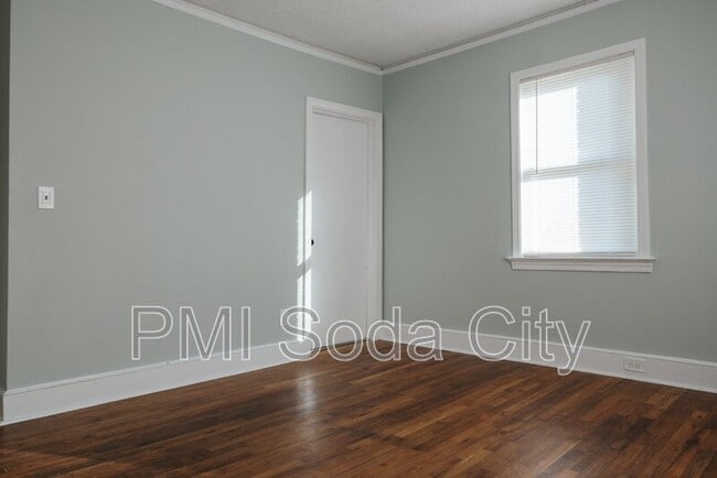 Building Photo - 5313 Randall Ave