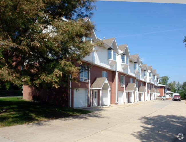 Primary Photo - Reily Grand Apartment