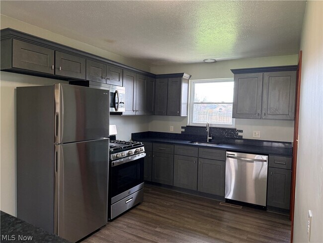 Building Photo - 12922 Fountain Ct