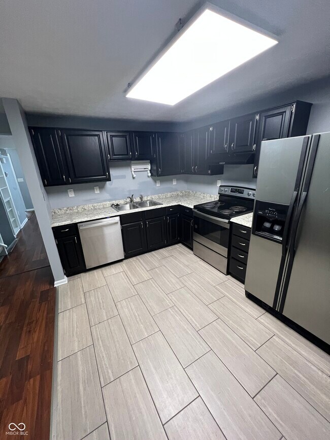 Building Photo - 9445 Timber View Dr