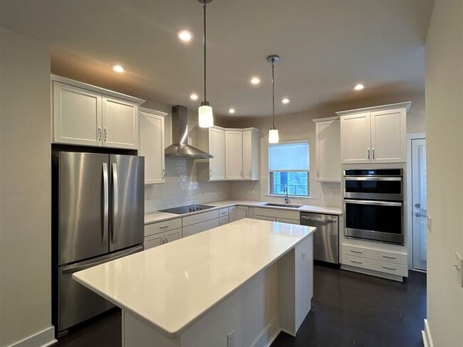 Building Photo - Beautiful condo in Midtown area!