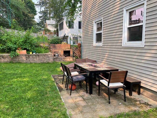 Building Photo - 24 Sunset Rd