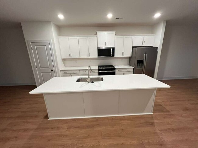 Building Photo - 15345 Sunray Aly