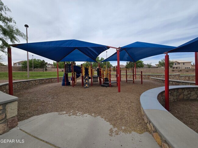 Building Photo - 12509 Twin Leaf Dr