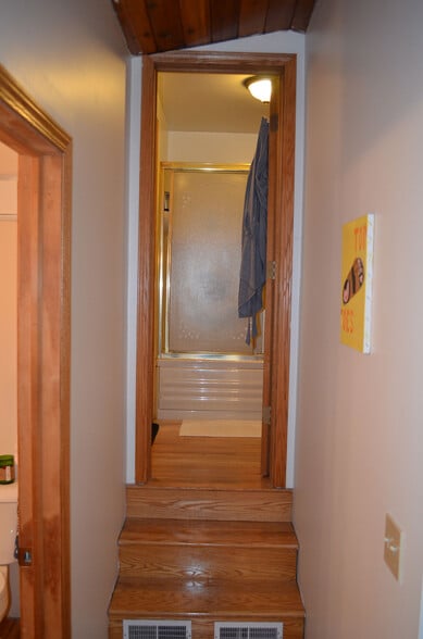 Building Photo - 5681 Fullview Heights Dr