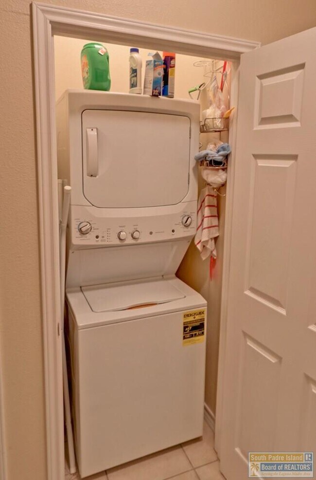 Building Photo - 102 E Capricorn Dr