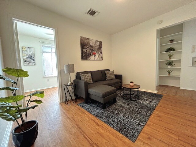 Primary Photo - 2811 Rosedale St