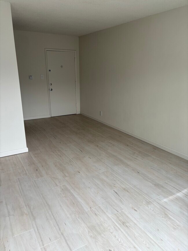 Primary Photo - 915 Ocean Ave