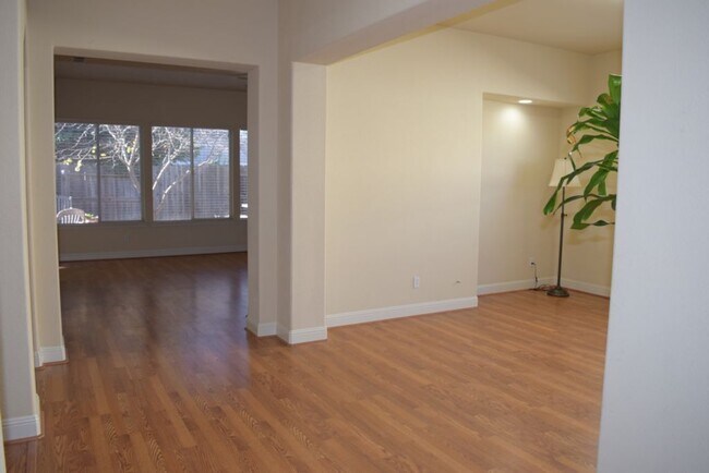 Building Photo - 2768 Westview Dr