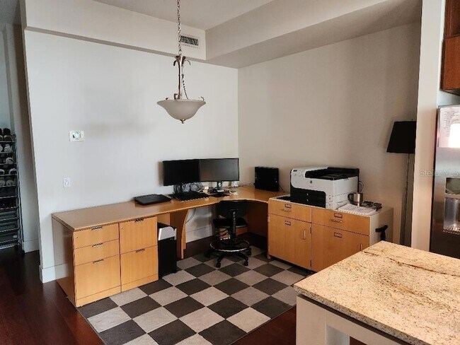 Building Photo - 912 Channelside Dr