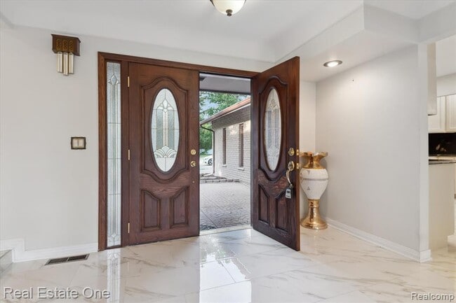 Building Photo - 23944 Fordson Dr