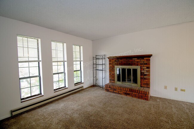 Building Photo - 1713 Hastings Dr