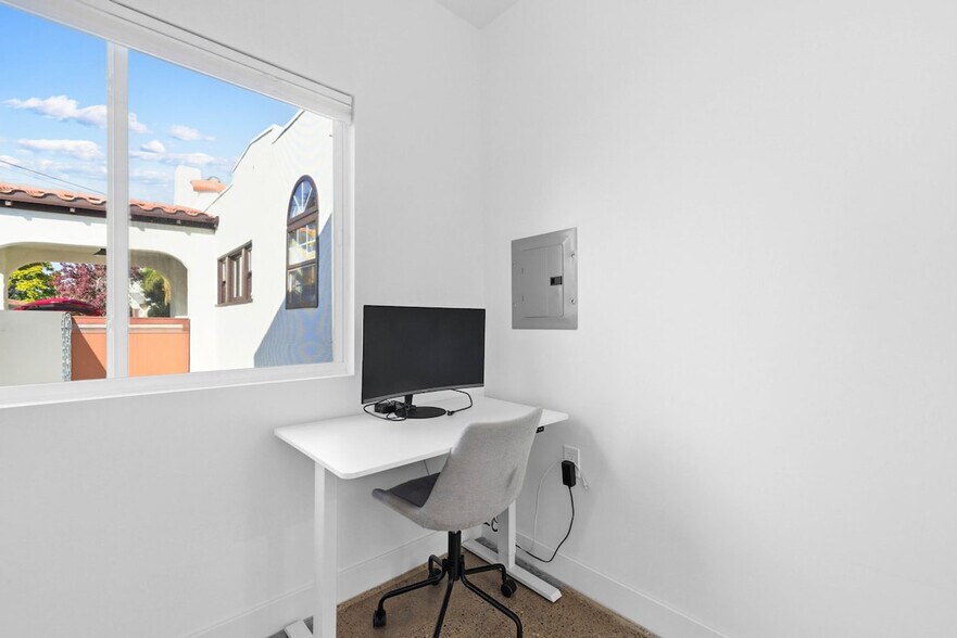 Building Photo - 5019 Hawley Blvd