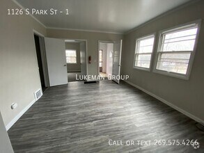Building Photo - 1126 S Park St