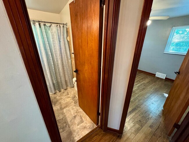 Building Photo - Charming 2-Bed 1-Bath Home in Avalon!