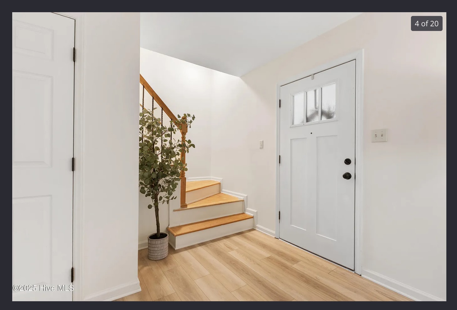 Building Photo - Room in House on Country Ln