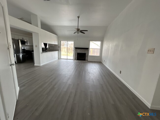 Building Photo - 2503 Armadillo Dr