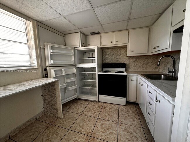 Primary Photo - 2820 NE 201st Terrace