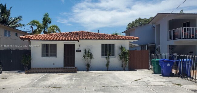 Building Photo - 819 NW 22nd Pl