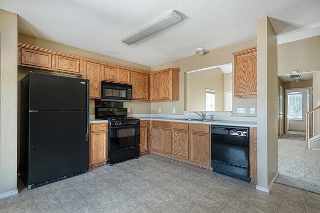 Building Photo - Beautiful 3/2.5/2 two story with two livin...