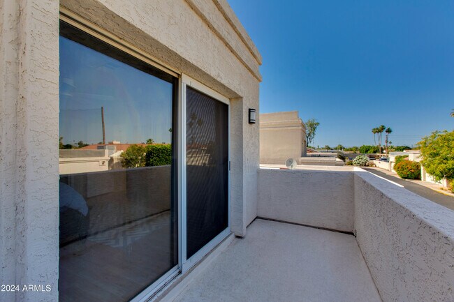 Building Photo - 2647 N Miller Rd