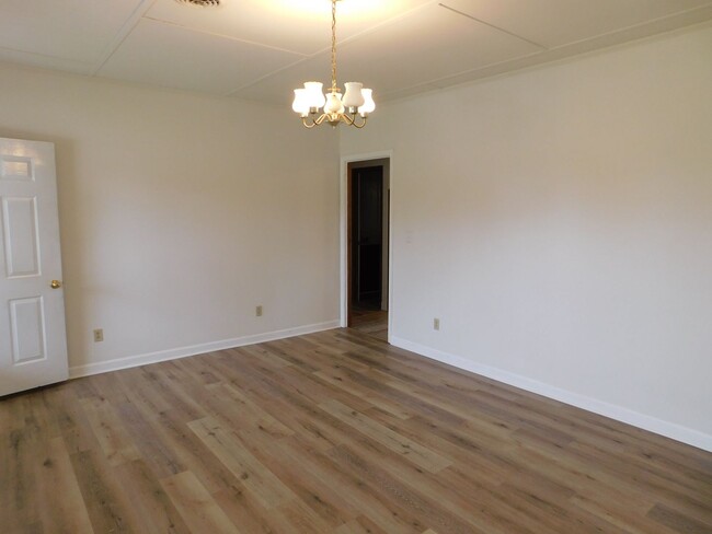 Building Photo - Newly Renovated 3 bedroom, 2 bath home