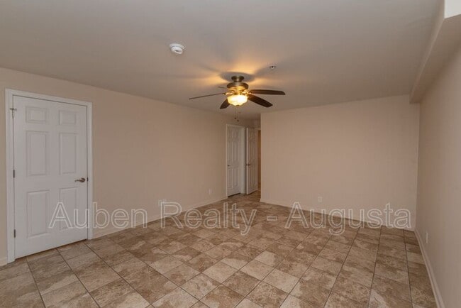 Building Photo - 913 Walker St