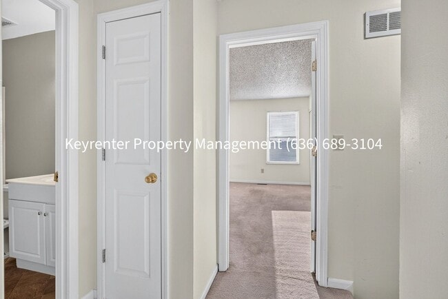 Building Photo - Charming 2-Bedroom Condo Available for Rent in Saint Peters!