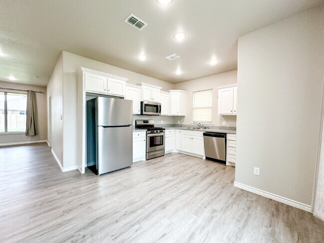 Building Photo - Newer Built 3/2/2 in Frenship ISD!