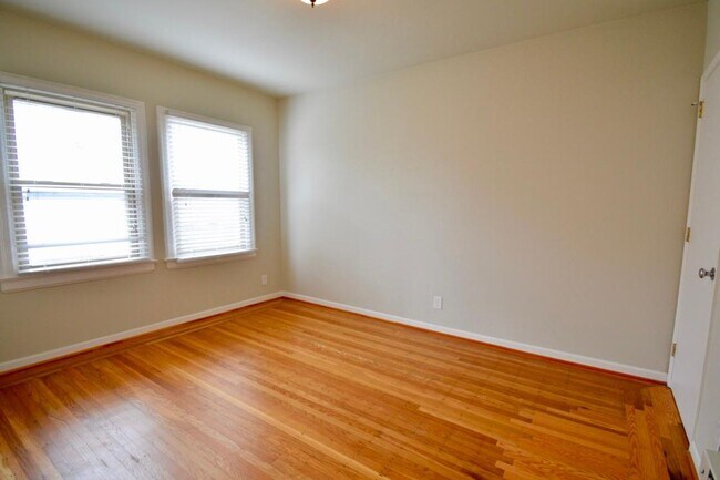 Building Photo - Beautifully Restored, Historic 3 BR + Bonus Room | 1 BA home in the Parkside/Sunset District