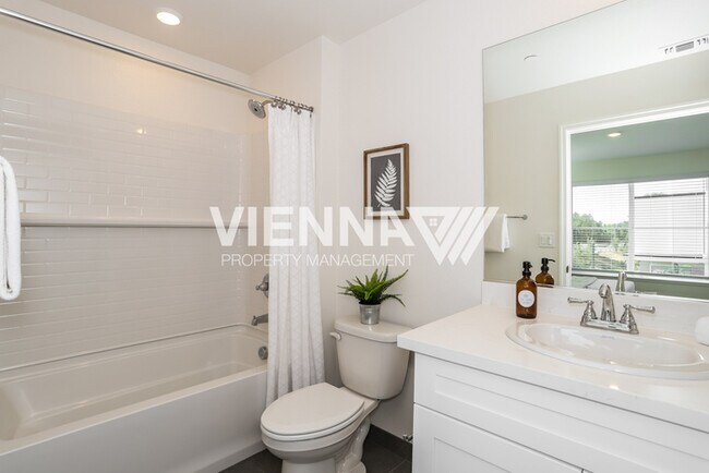 Building Photo - 8002 Quiet Knolls Dr