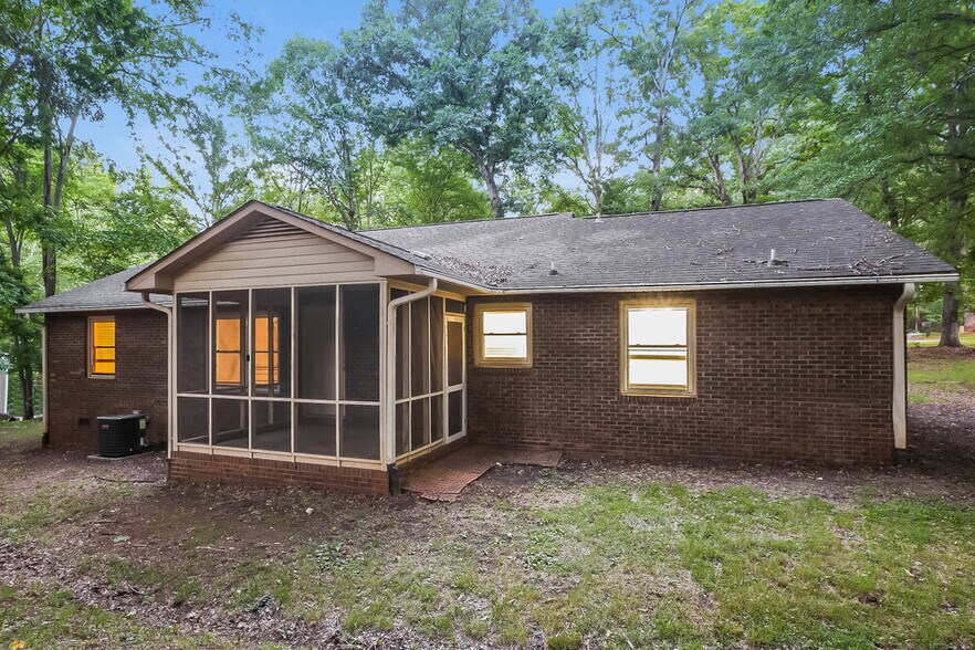 Building Photo - 431 Hillcrest Dr