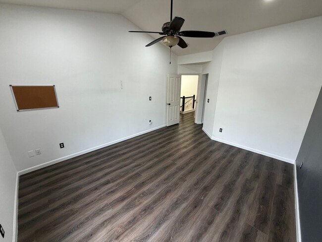 Building Photo - Pleasanton Sienna by Signature Townhouse 2 bed/2.5 bath, New Paint, new appliances, near downtown...