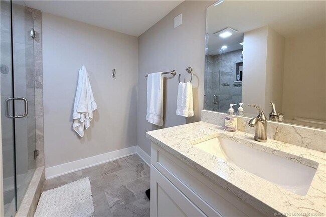 Building Photo - 1950 SW Palm City Rd