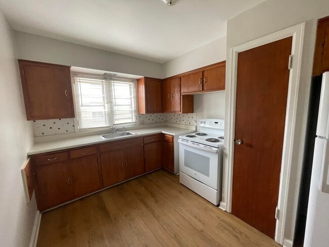 Building Photo - 2020 S 82nd St