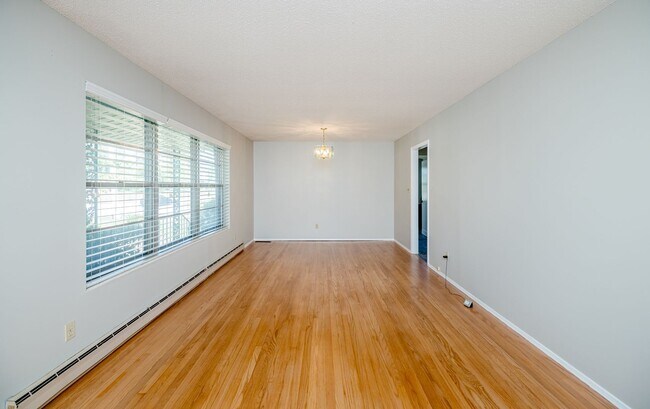 Building Photo - 240 Maywood Dr