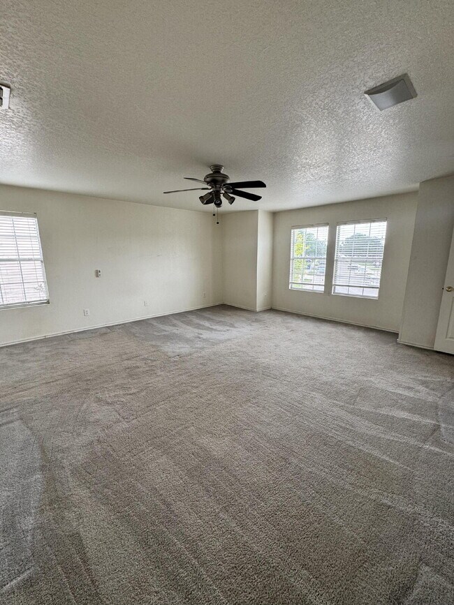 Building Photo - Beautiful home located in the desirable Ga...