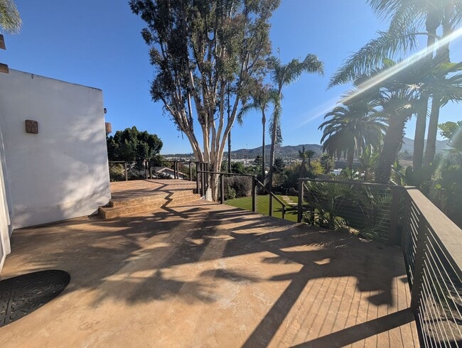 Building Photo - Private 2 Bedroom Plus Home in Vista!