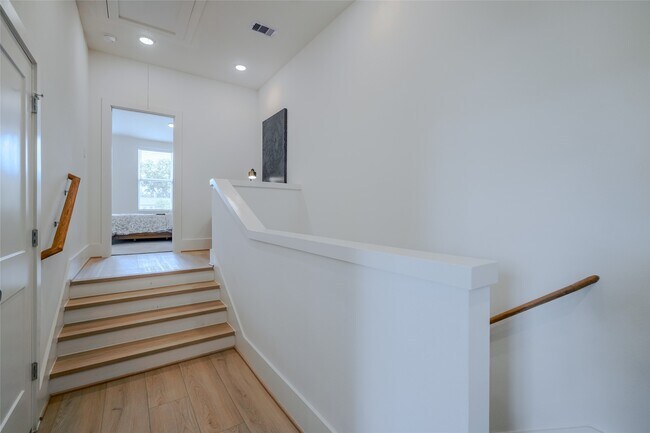 Building Photo - 862 Paul Quinn St