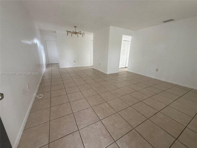 Building Photo - 460 Eldron Dr