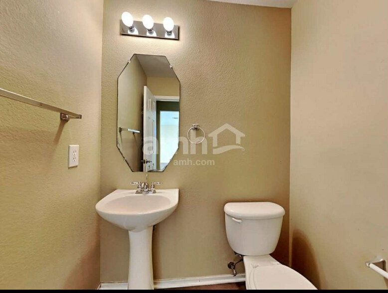 Building Photo - 3845 Cane River Rd