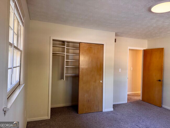 Building Photo - 3710 Creekview Cir