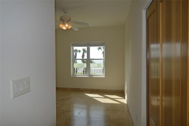 Building Photo - 9420 Seawall Blvd