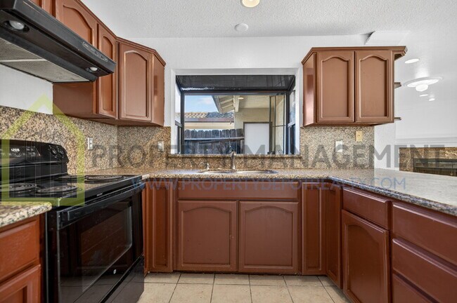 Building Photo - 8991 Fox Creek Dr