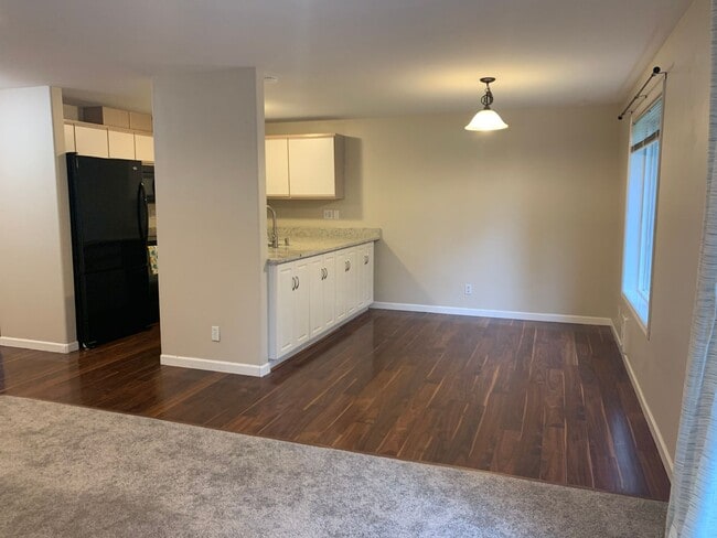 Building Photo - 3 Bed, 2 Bath Remodeled Cordata Condo