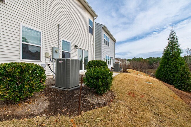 Building Photo - Charming, Well-Maintained Home in Central Morrisville!