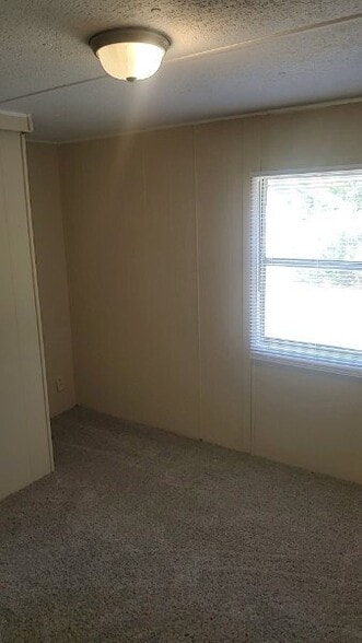 Building Photo - 77 Hurricane Ln