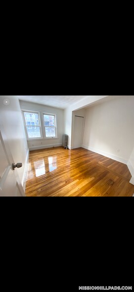 Building Photo - 183 Hillside St